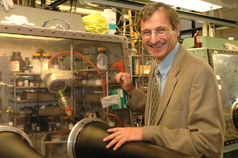 Professor Richard R. Schrock ble tildelt Nobelprisen 2005 (sammen Robert H. Grubbs og Yves Chauvin) for sine banebrytende bidrag i utviklingen av olefin metatese-reaksjonen for bruk i organisk syntese. Richard R. Schrock, Massachussetts Institute of Technology (MIT), er årets Hassel-foreleser. (2006)
