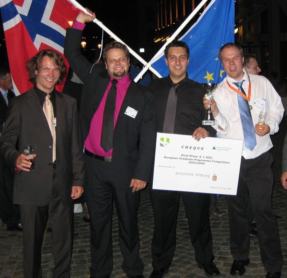 STOLTE VINNERE: Ingeniørene Martin Hvassing, Thomas Endresen, Kim Bøe og Øystein Strøm kunne juble etter at de vant EM for studentbedrifter i Maastricht.