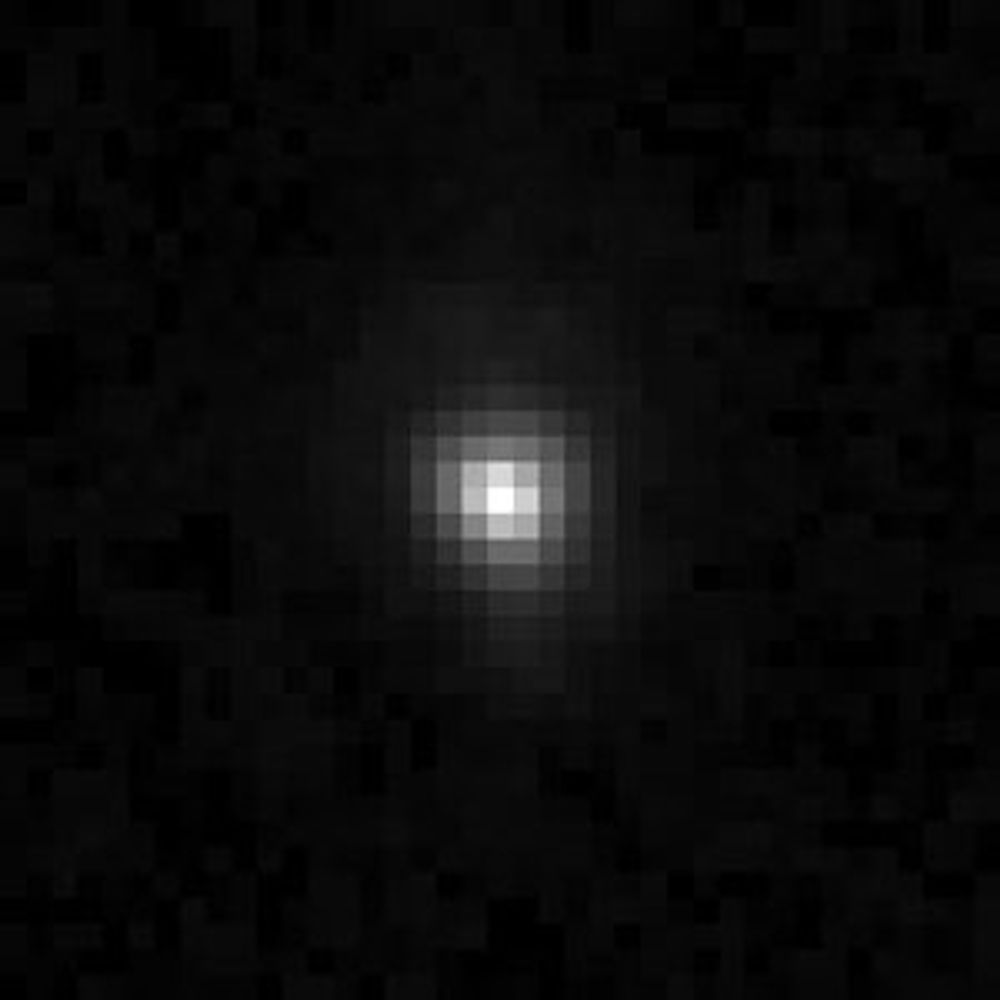 Dette bildet av Xena tatt 9/12 og 10/12 2005 oppløser for første gang Xena. Objektet strekker seg over 1,5 pixler på Hubble Space Telescopes Advanced Camera for Surveys.