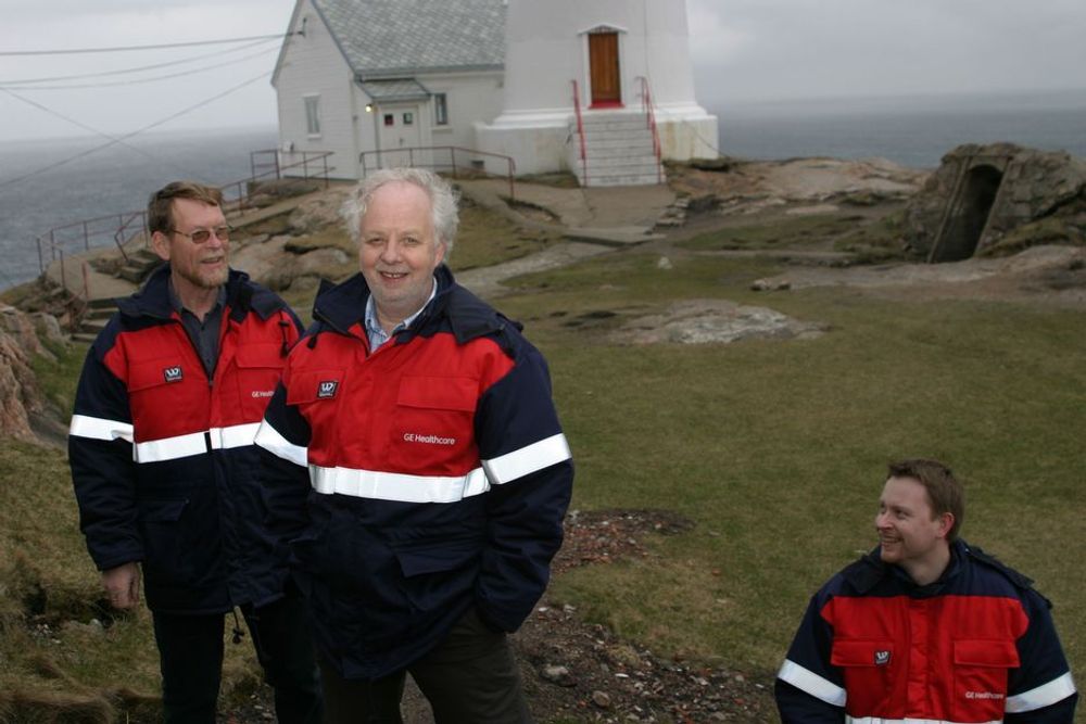 FORNØYDE:Sjef ved teknisk avdeling, Petter Westermoen, teknisk sjef Geir Åslie og vedlikeholdsingeniør Roy Pedersen stortrives med å jobbe i en bedrift ut mot havet.