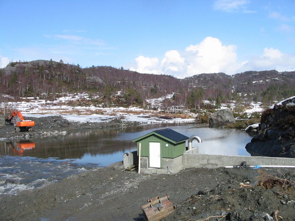 INNTAKET: Rødne kraftverk utnytter et 245 meter fall i Rødneelva. Bildet viser inntaket.FOTO: BJØRN SÆLE