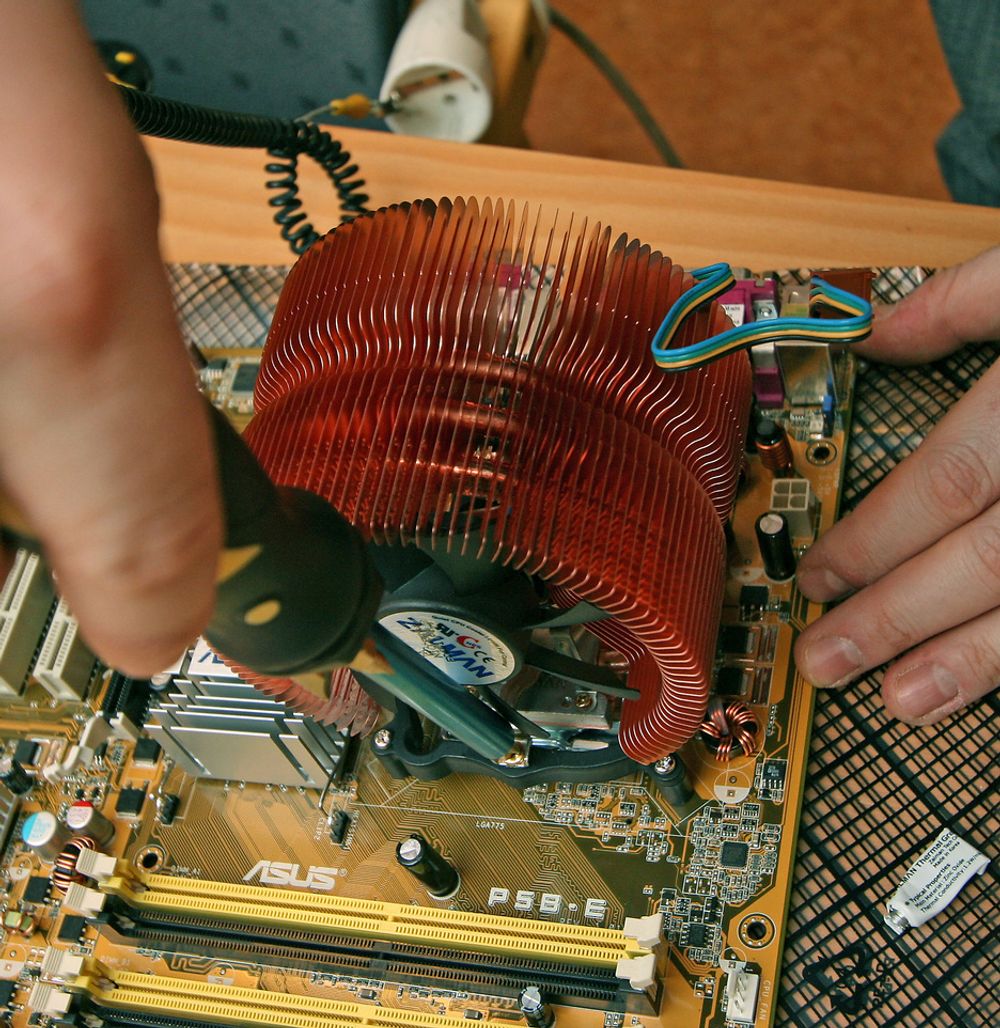FEST PROSESSORVIFTA:Selv Inels nye prosessor trenger lite strøm er det fire kjerner og de utvikler varme når de går på full rulle. Velg en vifte med stor kjølekapasitet og med lite støy,