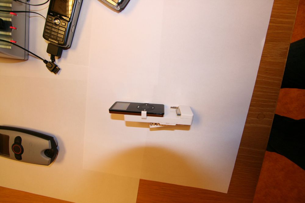 GADGET: Beltespenne for iPod med lader.