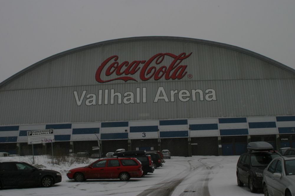 Idrettshallen Valhall i Oslo der innvendige takplater løsnet under stor snøbelastning i vinter.