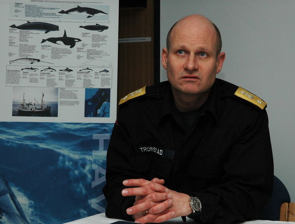 UTEN DØDE DYR: - Ikke en eneste hval eller sel skal omkomme på grunn av marinen, sier sjefen for kysteskadren, flaggkommandør Håkon Tronstad.