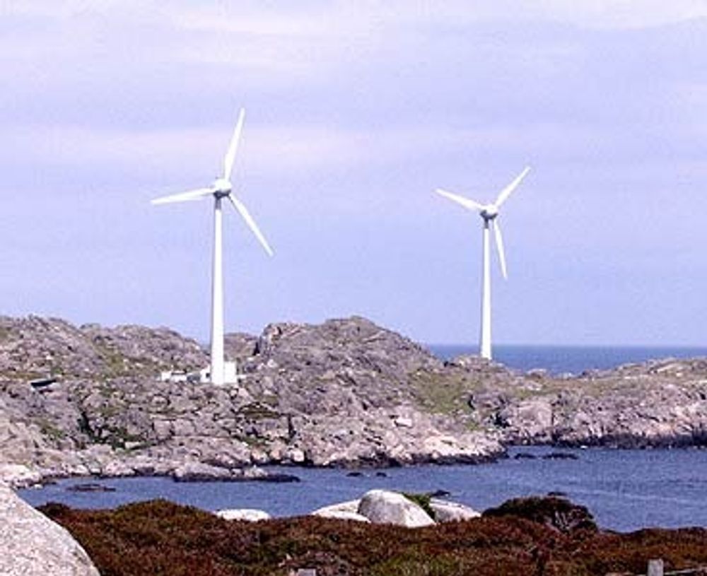 SOLGT: Statoil har kvittet seg med de to vindmøllene som var en del av hydrogen-prosjektet på Utsira.