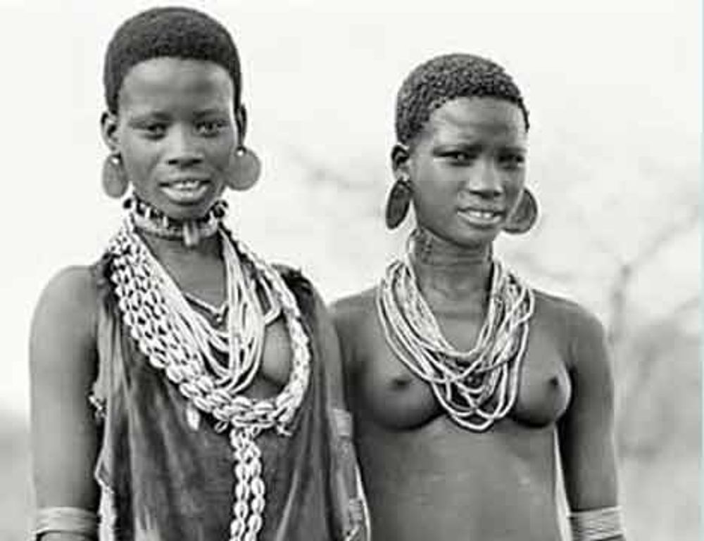 Fjerne slektninger i fra sør. Prosjektet Genographic som IBM og National Geographic står bak, bruker genteknologi til å bevise at vi alle kommer fra samme stam-mor og -far i Afrika.