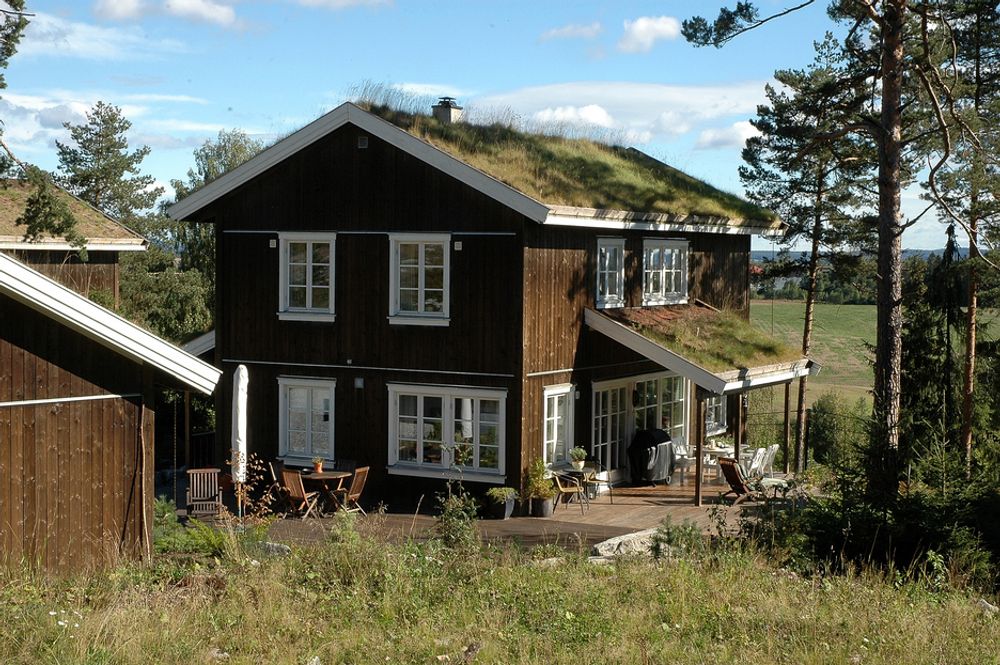 Hus på Gjerdrum isolert med cellulosefiber. Bygget av prefabrikkerte svenskproduserte elementer fra Karlssonhus.