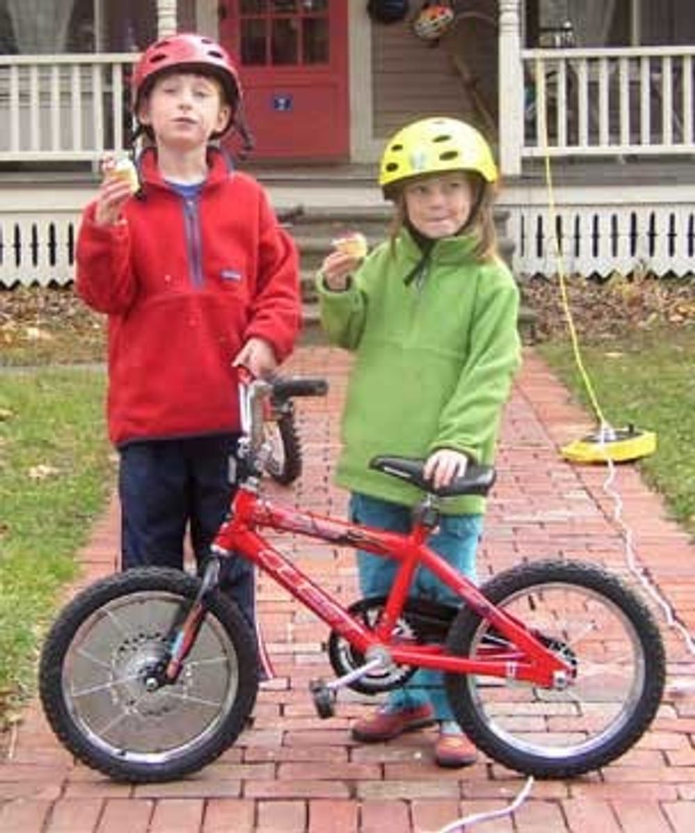Smårollinger kan snart lære seg å sykle med virtuelle støttehjul. Men en gyrosykkel er en sykkel med "støttehjul", åkke som.
