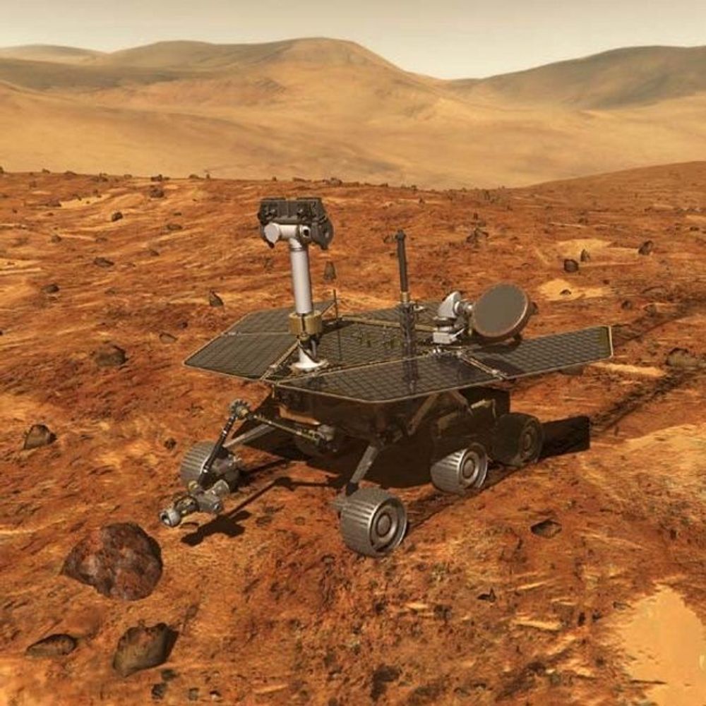 Mars Spirit og Mars Opportunity er to hjulgående fartøyer som utforsker planeten Mars. De to fartøyene har overlevd i over to og et halvt år på planeten, drevet fram av solcellestrøm. Opprinnelig trodde NASA at Opportunity og Spirit bare ville fungere i tre måneder - fra januar 2004, men fortsatt tusler de rundt og sender nye data fra Mars.