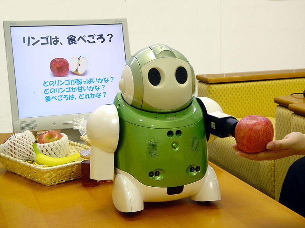 VINROBOT: Den japanske vinroboten må lære franske bordmanerer. FOTO: NEC SYSTEMS