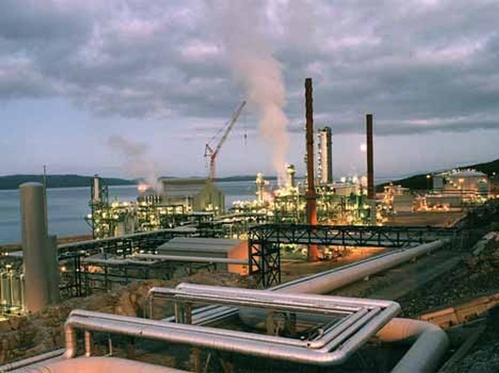 Industrianlegget Tjeldbergodden på Nordmøre består av fire fabrikker: 

Gassmottaksanlegg
Luftgassfabrikk,
Metanolfabrikk
LNG-fabrikk
Anlegget ble offisielt åpnet 5. juni 1997.
Metanolfabrikkens produksjonskapasitet er 830.000 tonn metanol årlig, basert på gass fra Heidrun-feltet på Haltenbanken.