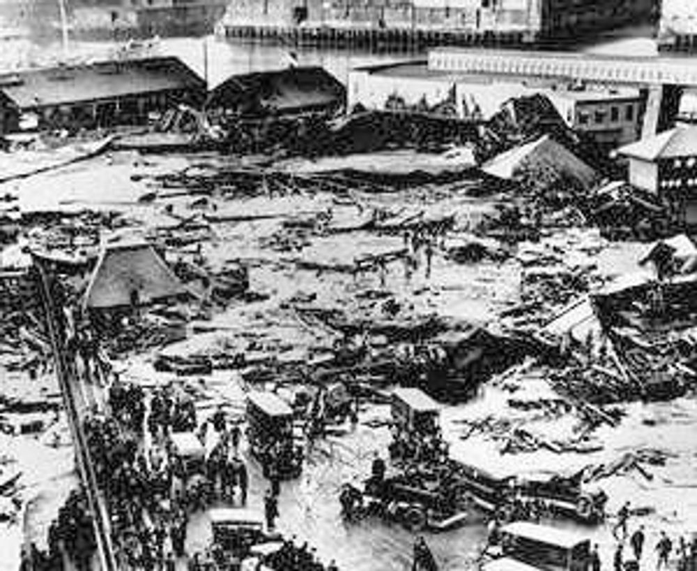 Deler av Boston ble badet i sirup da den store tanken midt i byen eksploderte. 21 mennesker døde.