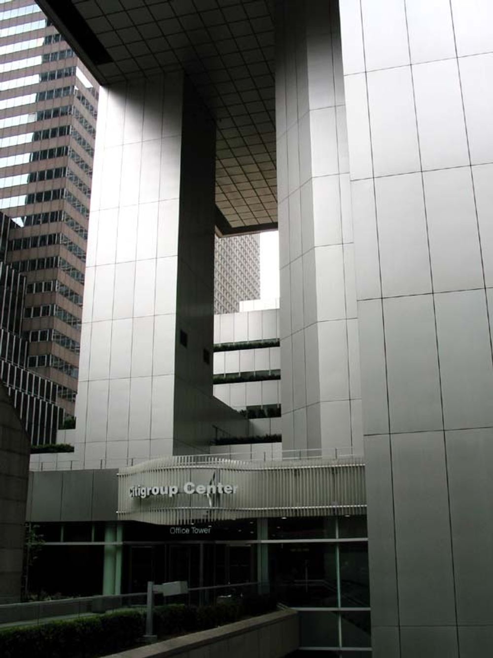 Citigroup Center har en svært spesiell bærekonstruksjon. Skyskraperen står på søyler trukket inn fra hjørnene. Følg link fra saken og les mer.