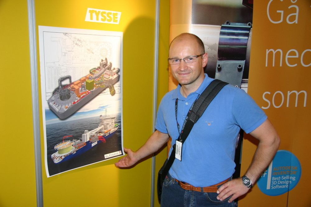 Einar Øverlid viser frem et skipsdesign for Subsea 7 som han har utviklet i Autodesk.