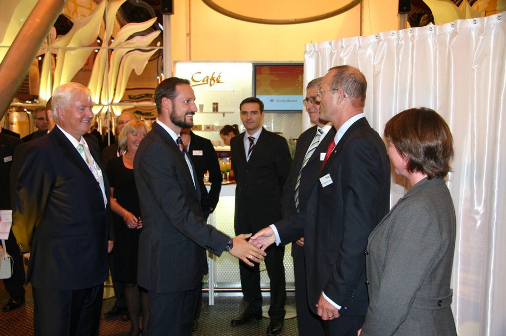Representanter fra det tyske Verbundnetz Gas ønsket Kronprinsen velkommen.