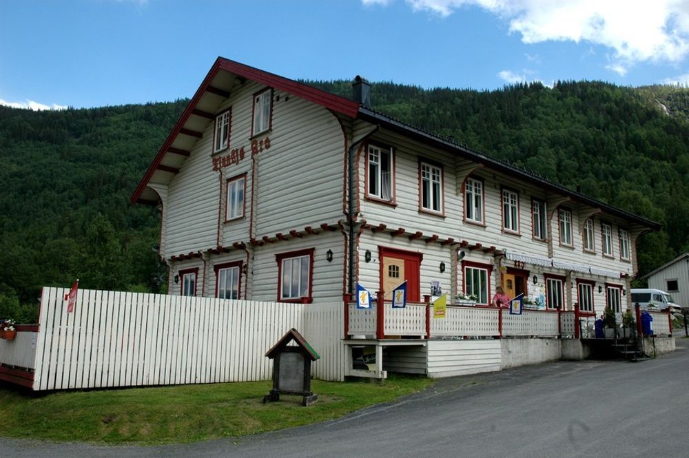 RJUKAN HOTEL: Dette er den bygningen som Sam Eyde kjøpte for å innlede forhandlingen om Rjukanfossen. Bygningen er i dag flyttet til Mæl og huser Tinn Kro.