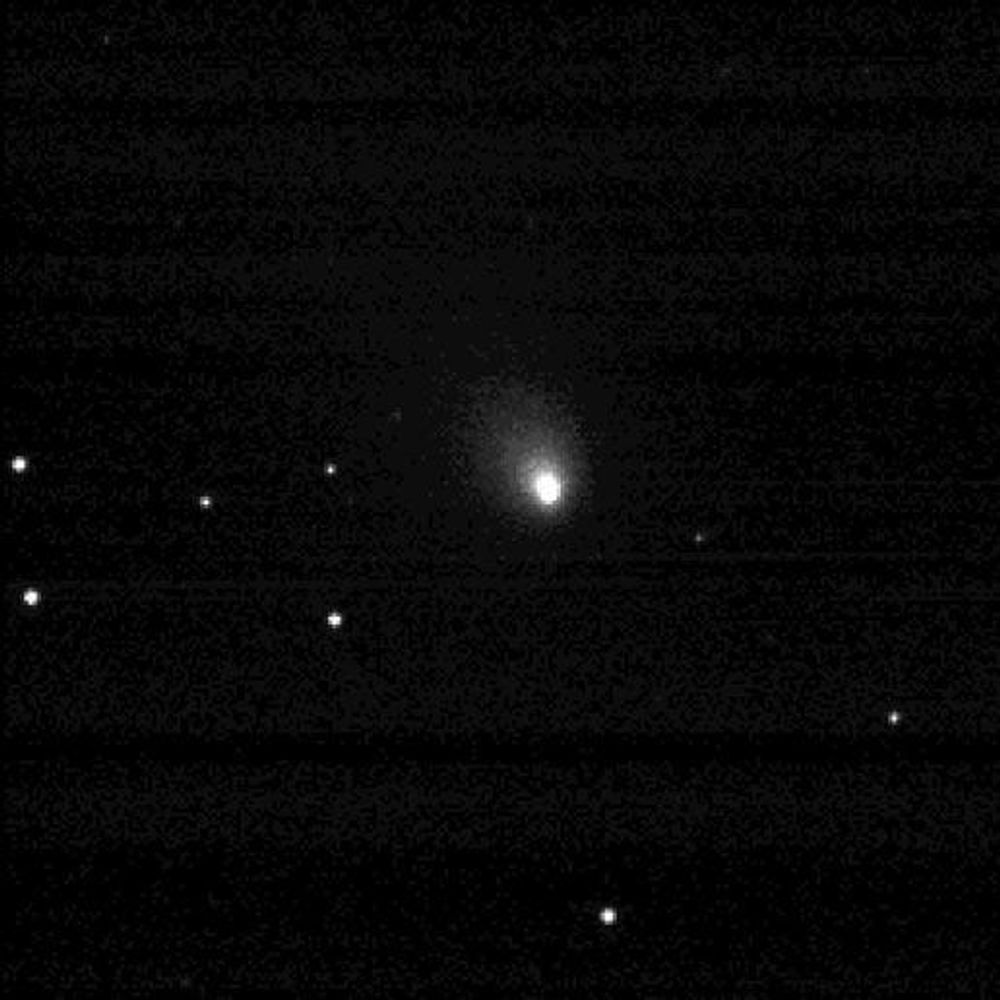 MOT MÅL: Deep Impact fotograferte Tempel 1 65 dager før møtet skal finne sted. På vei mot målet vil Deep impact fotografere kometen flere ganger, blant annet for å hjelpe navigatørene til å føre sonden trygt mot kometens kjerne.
