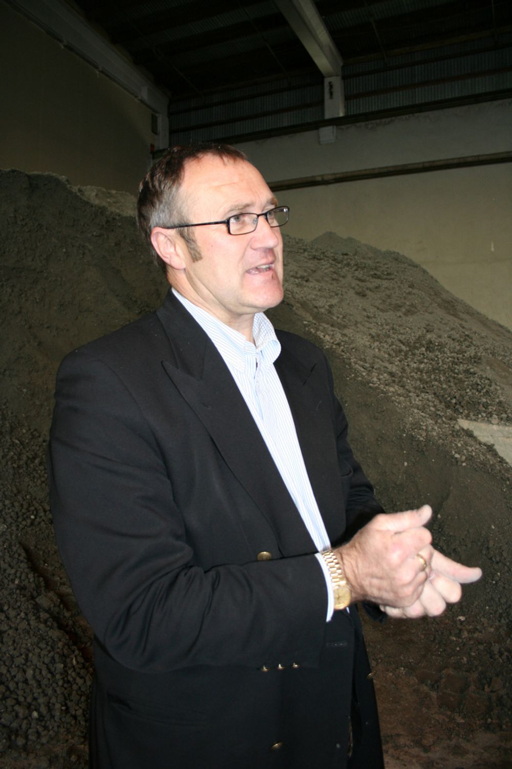 SATSER: Administererende direktør Harald Gilje i Jærtegl tar opp igjen gammel jærsk tradisjon: produksjon av murstein.