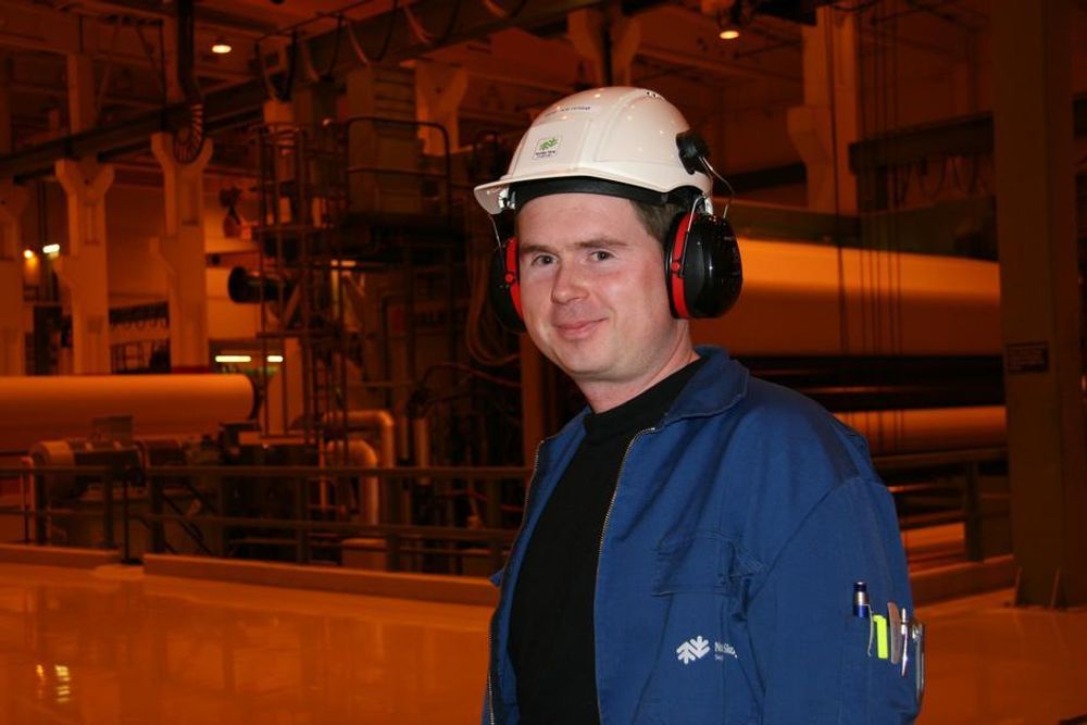 MINDRE OPERATIV: Målet er at ingeniørene på Norske Skog Saugbrugs skal jobbe mer langsiktig og mindre operativt, forteller driftsingeniør Geir Sæterbø.