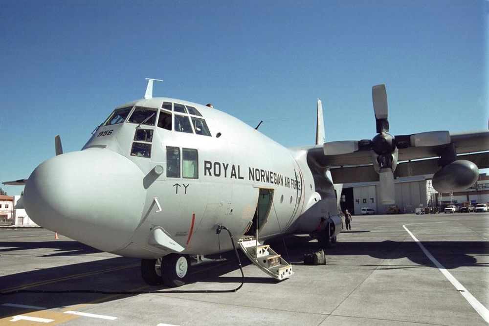 Et C-130 Hercules transportfly på Sigonella flybase i Italia, februar 2002.