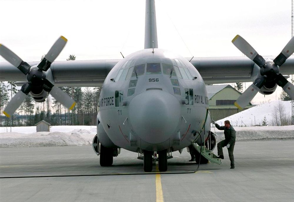 TRYGG: Et C-130 Hercules transportfly fra Luftforsvaret på Gardermoen militære flystasjon - forhåpentlig uten feil og mangler. To slike fly gjennomgikk omfattende vedlikehold i Trykia.