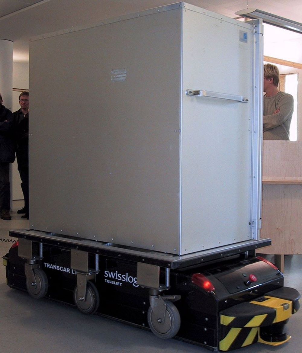 ROBOT: Slik ser en robottralle med transportskap ut. FOTO: ARNE BUSETH
