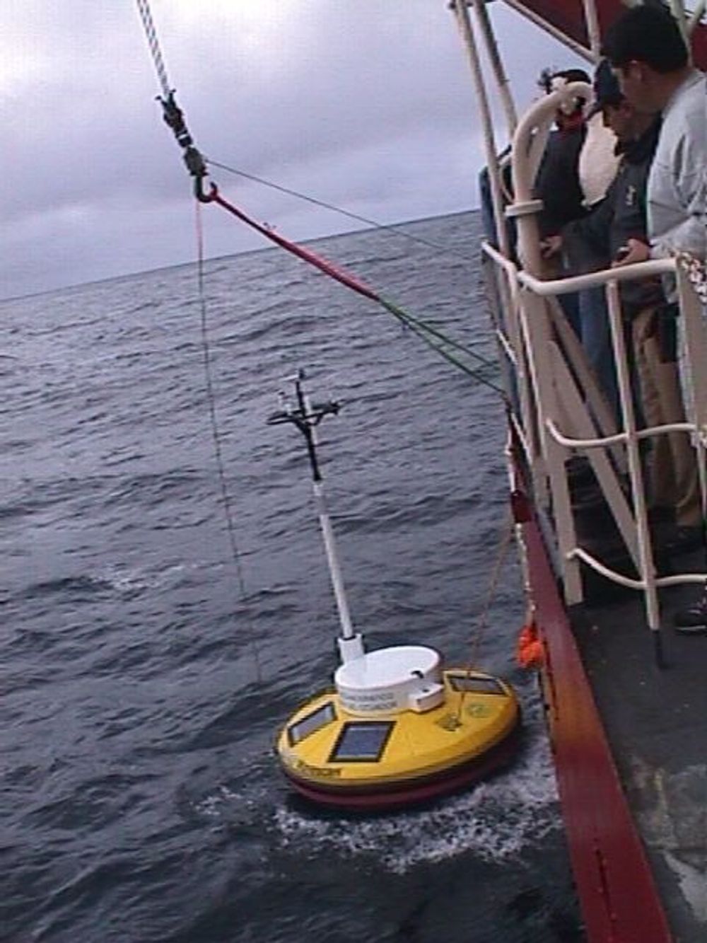 VARSLER FARE: Utstyr fra norske Fugro Oceanor og Aanderaa kan redde liv der monsterbølger oppstår. FOTO: FUGRO OCEANOR