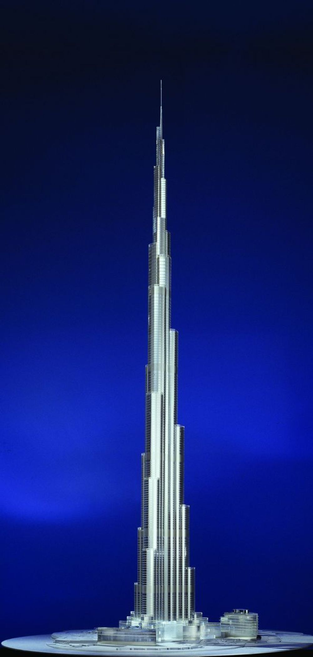 BURJ DUBAI: Når byggearbeidet står ferdig i 2008 vil det være verdens høyeste bygg på over 600 meter.