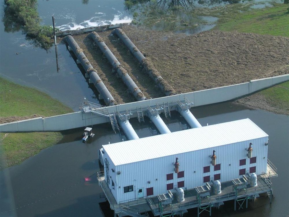 Pumpestasjon ved New Orleans under vann.