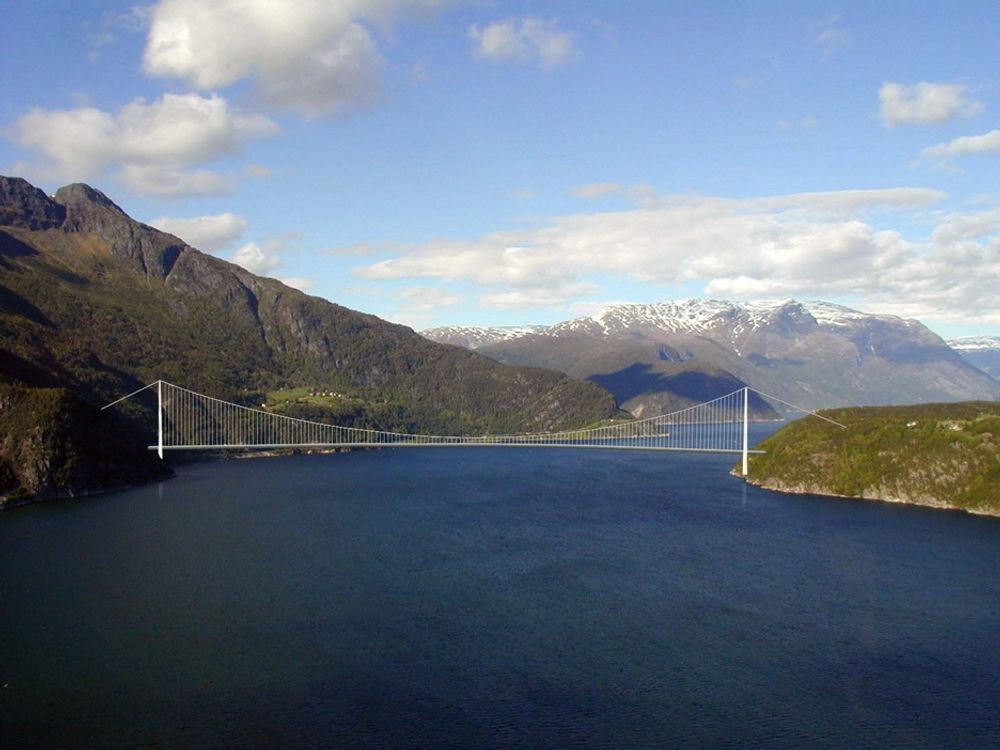 PEN ELLER STYGG?: Kritikere mener broen vil være for skjemmende i forhold til den vakre naturen i Hardanger.