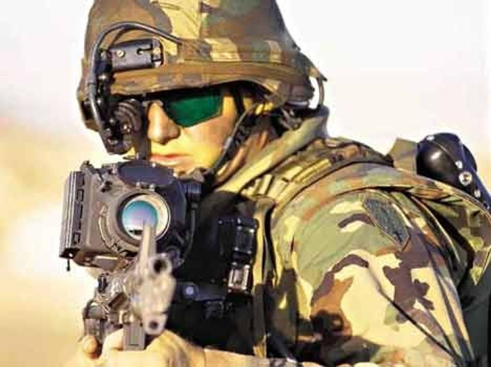 BEDRE UTSTYRT:Stort sett er koalisjonens soldater i Irak bedre utstyrt enn noensinne, med personlig panser (bryst, rygg, hode), bedre førstehjelpsutstyr, bedre radio og bedre håndvåpen. FOTO: BRITISH ARMY