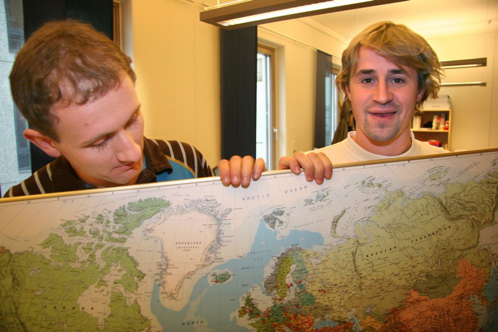Verden under seg. Gründerne Petter Fornæss og Ivar Arnesen fant sin business-engel. Nå er de i ferd med å erobre verden.