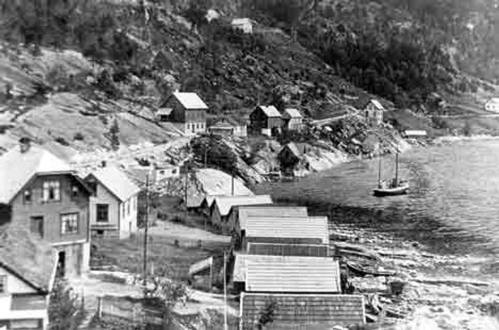 Tafjord ble rasert av en tsunami i 1934 som følge av et stort fjellskred på andre siden av fjorden. 40 mennesker omkom. Foto fra Astor Furseths bok Dommedagsfjellet