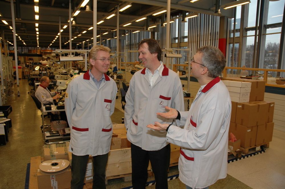 SENTRALE SKIKKELSER: - Dette er Flextronics Int. Norways topp tre; fra venstre markedssjef Rune Fivelstad, administrerende direktør Anders Straumsheim og produksjonssjef Jan Helge Kupen.