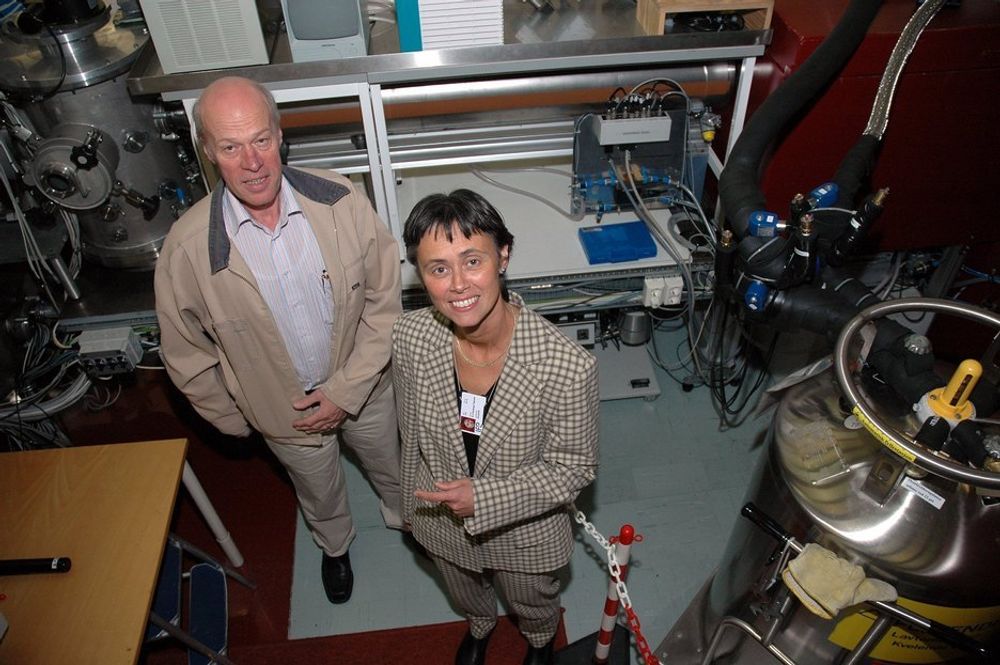ENESTÅENDE: Ingen andre i Norden kan drive den forskningen Arne Skjeltorp og Eva Dugstad styrer på neutronlabben til IFE.