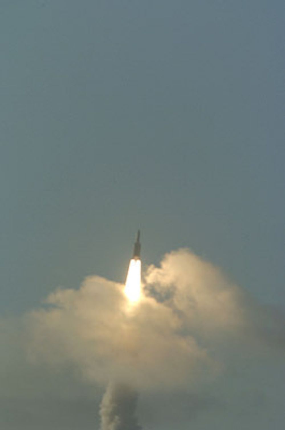 Ariane 5 på vei ut i rommet fra Fransk Guyana i Sør-Amerika i 22-tida lørdag kveld, norsk tid. Det var viktig for ESA og norsk industri at denne oppskytingen ble vellykket. FOTO: ESA/CNES/ARIANESPACE-S. CORVAJA