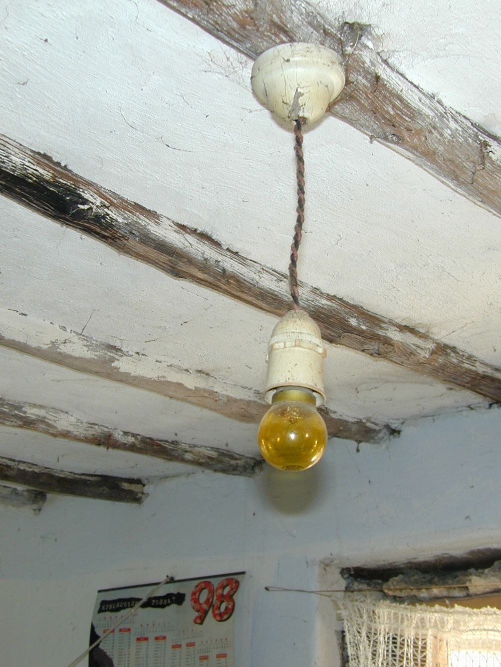 LENGRE DØGN: Ikke en hypermoderne lampe, men elektrisk lys har bidratt til at landsbyboere på Zanzibar kan utnytte flere av døgnets timer.