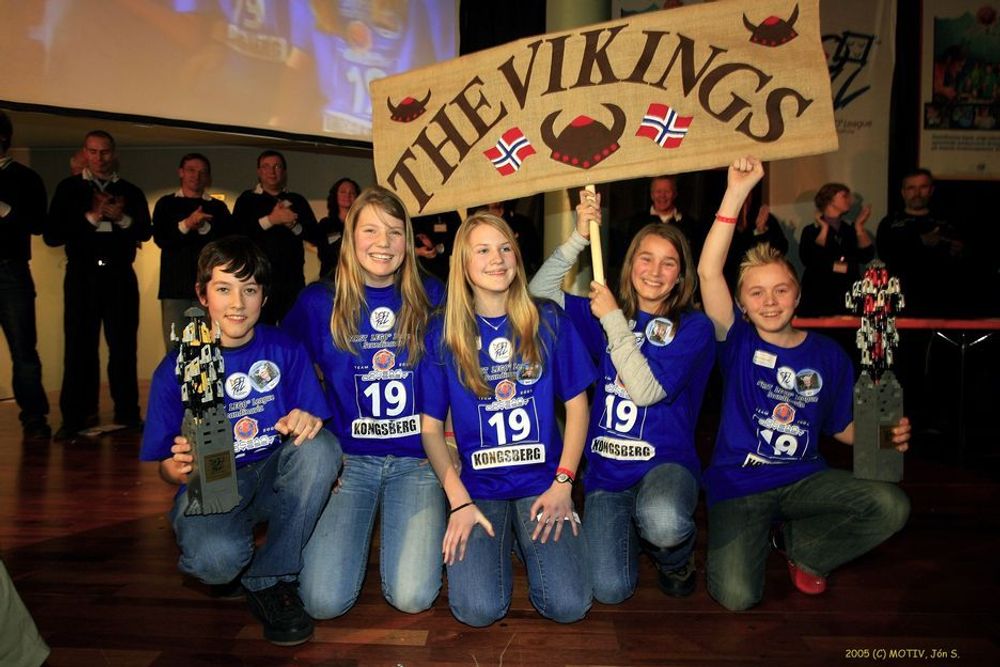 CHAMPIONS: The Vikings fra Kongsberg stakk av med den gjeveste Champion-prisen i skarp konkurranse med 24 andre lag. FOTO: First Lego League.