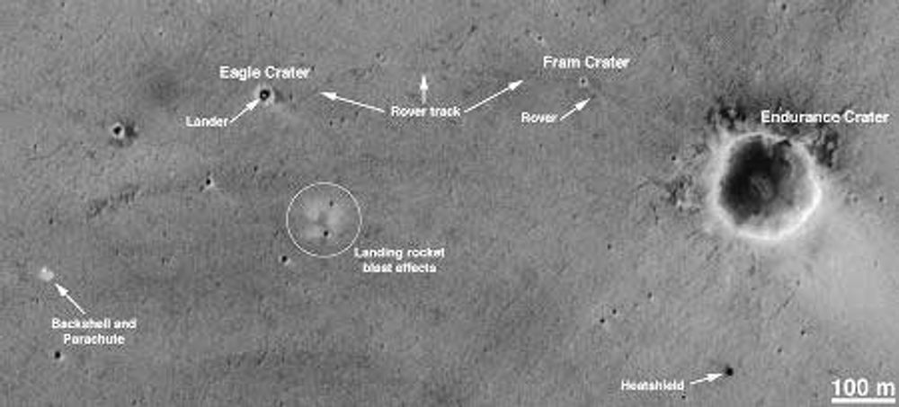 Mars-kjøretøyet Opportunity kan sees oppe til høyre, merket "Rover". Følg link og last ned større bilde. Foto: ASA/JPL/Malin SSS