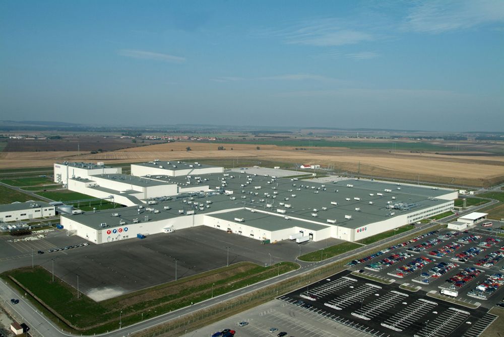 NYEST: Verdens nyeste bilfabrikk ligger i Kolin seks mil øst for Praha. Tomten er på 124 hektar og anlegget skal bygge 300 000 biler årlig. Antallet deles likt mellom eierne Toyota, Citroën og Peugeot. FOTO TOYOTA