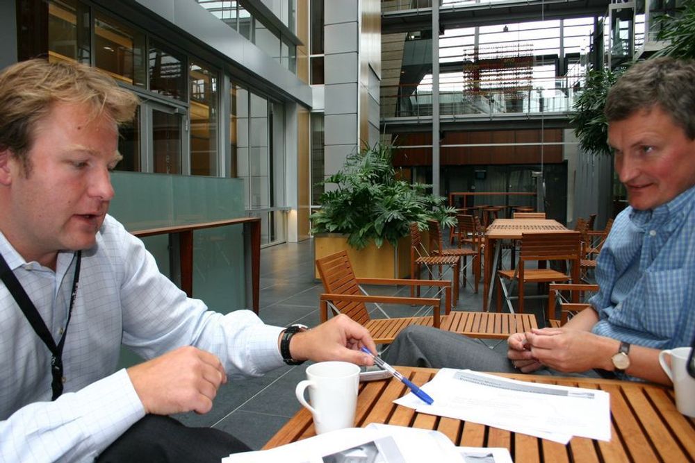 PLANLEGGER: Administrerende direktør i Accenture Nils Øveraas og informasjonsjef Erik Andersen er fortsatt i planleggingsfasen for innovasjonsenteret på Fornebu.