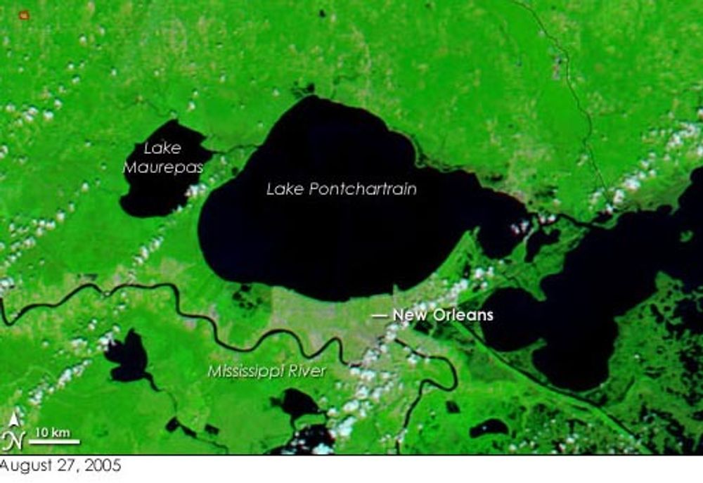 Bildet viser samme området - tatt to dager før orkanen Katrina slo til.