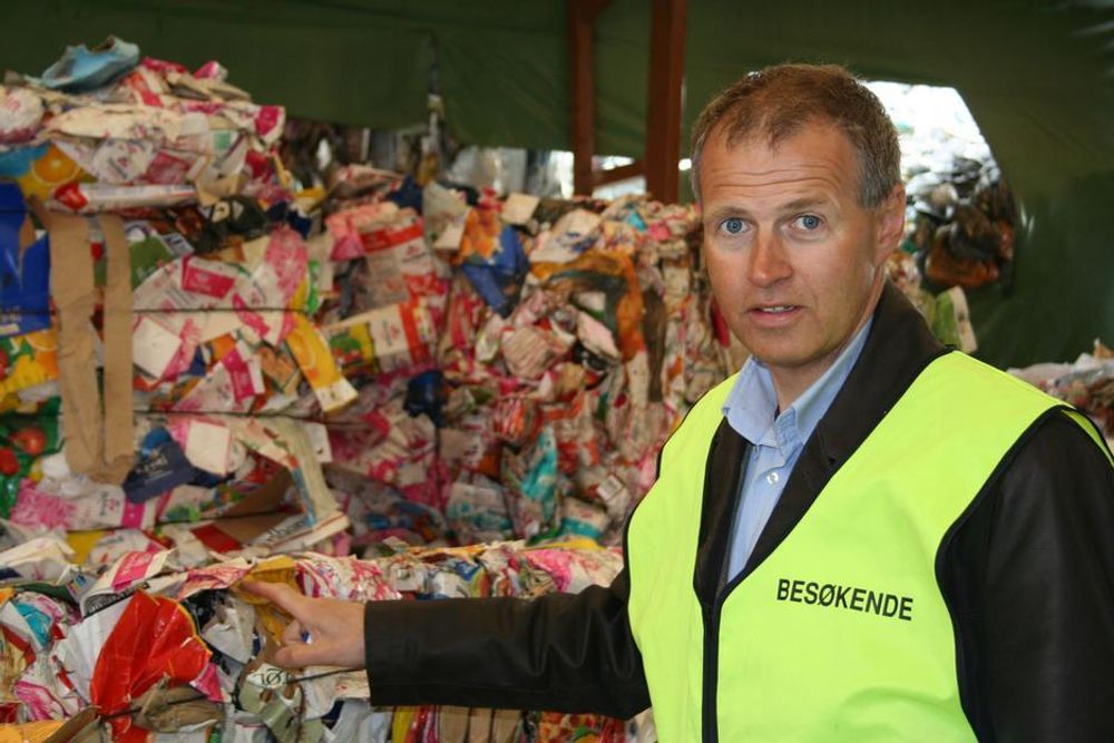 APPELL: Dirktør Sveinar Kildal i Norsk Returkartong håper flere vil ta i bruk det resirkulerte papiret fra drikkekartongene.