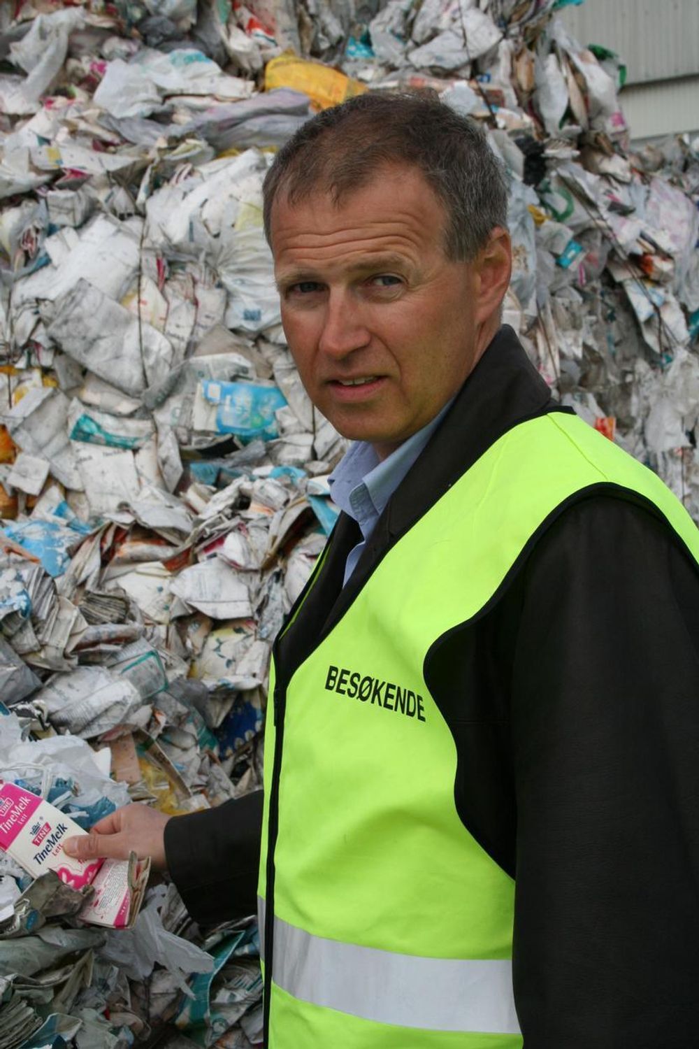 APPELL: Dirktør Sveinar Kildal i Norsk Returkartong håper flere vil ta i bruk det resirkulerte papiret fra drikkekartongene.