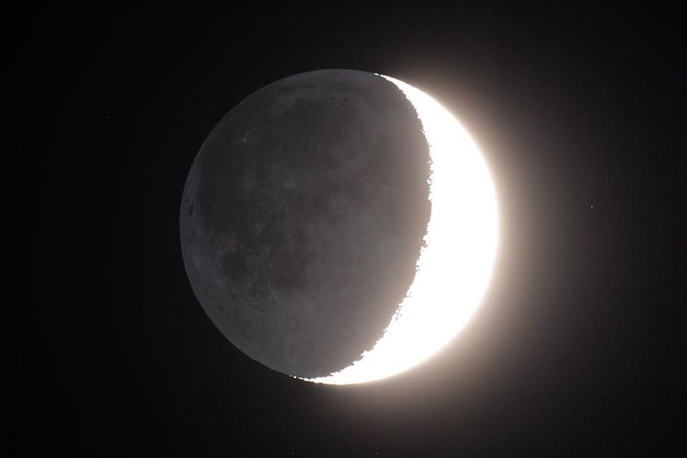 NY MÅNE: Bildet av Månen er tatt ved hjelp av teleskop. Eksponeringstiden er 2 sekunder.