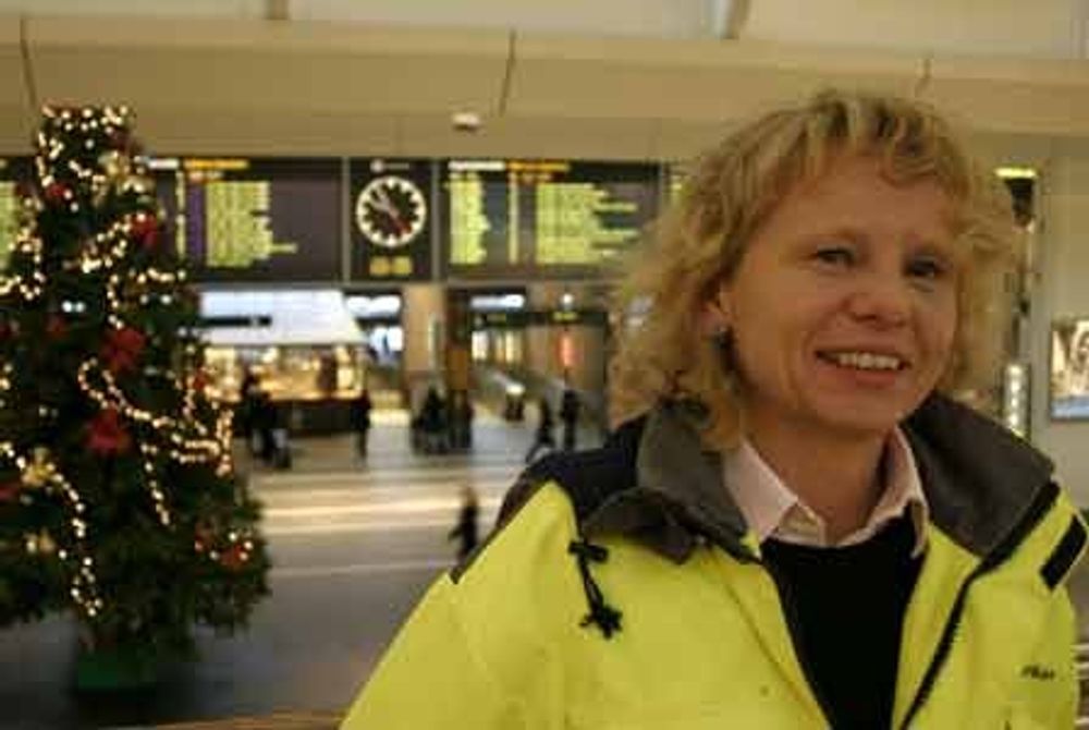 Beate Isetorp i Jernbaneverket er mer bekymret for at det skal skje noe galt på Oslo S julaften enn at hun ikke får smakt akevitt i år.