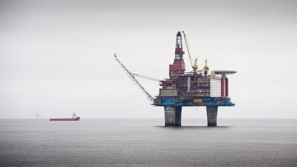 DYRT I DRIFT: Flere oljefunn rundt norskekysten blir ulønnsomme hvis oljeprisen synker til 90 dollar fatet. Foto: Ole Jørgen Bratland/Statoil