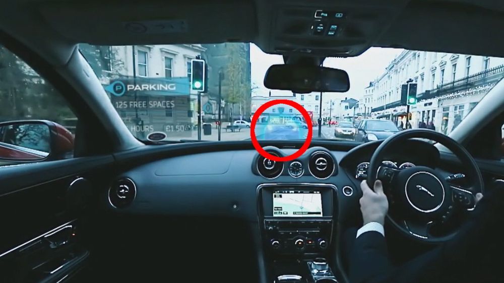 Jaguars nye konsept plasserer en spøkelsesbil digitalt på veien foran deg. Slik kan du navigere uten å ta øynene fra veien. 