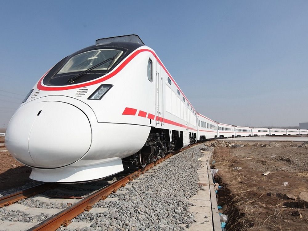 Det første av de nye togsettene til den irakiske jernbanen ble vist frem av produsenten i Qingdao nylig. Med den irakiske ambassadøren til stede. 